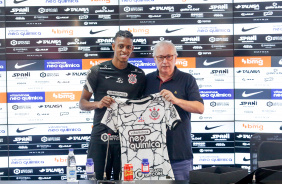 Robson Bambu em apresentao oficial como jogador do Corinthians