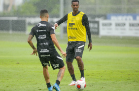 J em treino no CT Joaquim Grava