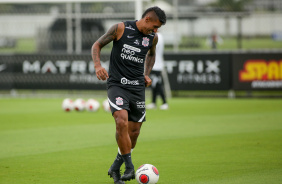 Paulinho em treino do Corinthians no CT