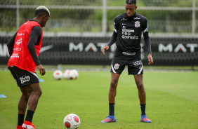 Robson Bambu durante treino do Corinthians no CT