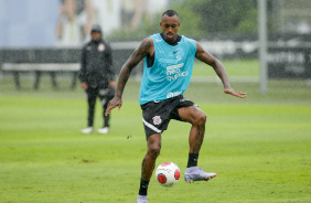 Zagueiro Raul Gustavo em treino do Corinthians