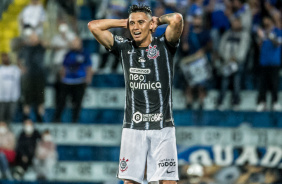Mantuan lamenta gol perdido na partida entre o Corinthians e o Santo Andr