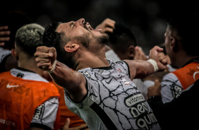 Giuliano comemora o gol do Corinthians contra o Santos