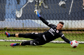 Ivan em treino do Corinthians na manh desta sexta-feira