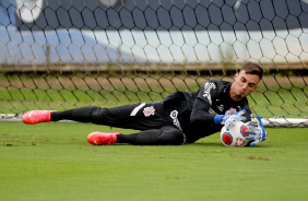 Matheus Donelli em treino do Corinthians nesta sexta-feira