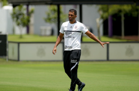 Fernando Lzaro  o tcnico do Corinthians de forma interina