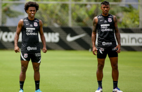 Willian e Paulinho em treino do Corinthians