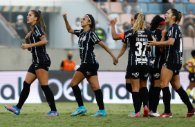 Jheniffer, Diany, Adriana, Tamires, Lia Salazar e Gabi na vitria do Corinthians nesta quarta-feira