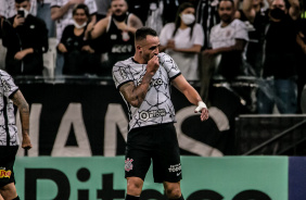 Renato Augusto marcou o primeiro gol do Corinthians