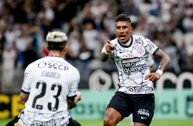 Fagner e Paulinho na partida entre Corinthians e Mirassol desta quinta-feira