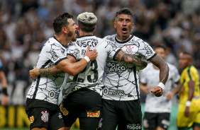 Giuliano, Fagner e Paulinho na partida entre Corinthians e Mirassol na última quinta-feira