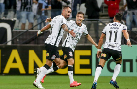 Renato Augusto, Lucas Piton e Giuliano na partida entre Corinthians e Mirassol nesta quinta-feira