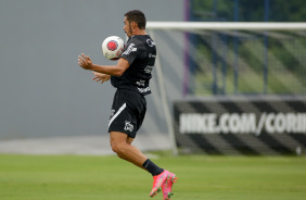 Bruno Melo em treino do Corinthians nesta tera-feira