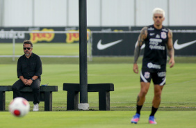 Clber Xavier e Fagner em treino do Corinthians nesta tera-feira