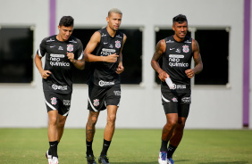 Gustavo Mantuan, Joo Victor e Paulinho em treino do Corinthians nesta tera-feira