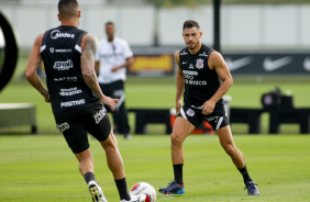 Renato Augusto, Fernando Lzaro e Giuliano em treino do Corinthians nesta tera-feira