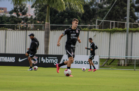 Lucas Piton no treino do Corinthians desta quinta-feira
