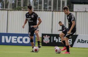 Roni e Lucas Piton no treino do Corinthians desta quinta-feira