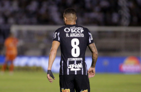 Cssio e Renato Augusto em partida do Corinthians contra o Botafogo-SP neste sbado