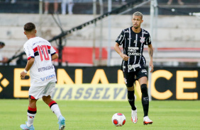Joo Victor em partida do Corinthians contra o Botafogo-SP neste sbado