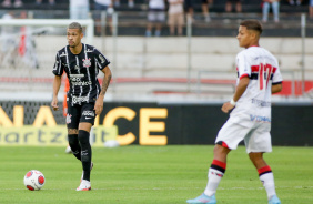 Joo Victor na partida do Corinthians contra o Botafogo-SP neste sbado