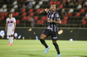 Raul Gustavo em partida do Corinthians contra o Botafogo-SP neste sbado