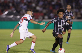 Willian em partida do Corinthians contra o Botafogo-SP neste sbado
