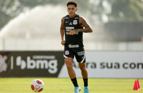 Du Queiroz em treino do Corinthians nesta segunda-feira