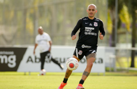 Fábio Santos em treino do Corinthians nesta segunda-feira