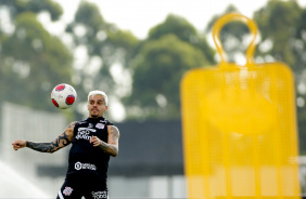 Fagner em treino do Corinthians nesta segunda-feira