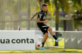 Gabriel Pereira em treino do Corinthians nesta segunda-feira
