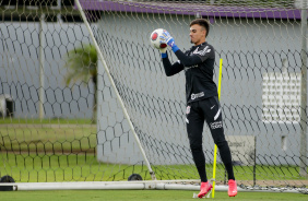 Matheus Donelli em treino do Corinthians nesta segunda-feira