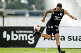Renato Augusto em treino do Corinthians nesta segunda-feira