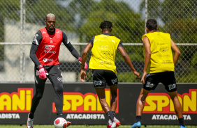 Carlos Miguel, Robson Bambu e Cantillo durante o treino coletivo do Corinthians