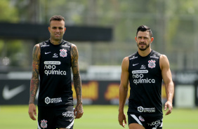 Luan e Giuliano em treino preparatrio para o prximo compromisso do Corinthians