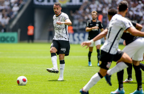 Renato Augusto e Giuliano na partida entre Corinthians e Red Bull Bragantino neste domingo