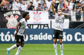 Willian e Gustavo Silva no jogo entre Corinthians e Red Bull Bragantino deste domingo