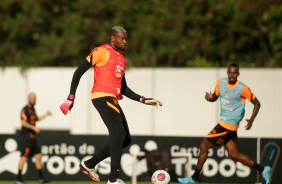 Carlos Miguel e Raul Gustavo no treino do Corinthians desta segunda-feira