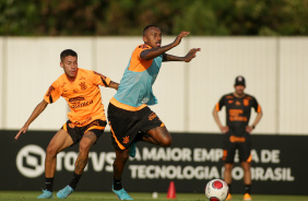 Gabriel Pereira e Raul Gustavo no treino do Corinthians desta segunda-feira