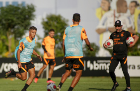 Keven e Vtor Pereira no treino do Corinthians desta segunda-feira