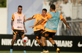 Luan, Gabriel Pereira e Mandaca no treino do Corinthians desta segunda-feira