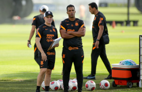 Lus Miguel e Fernando Lzaro no treino do Corinthians desta segunda-feira