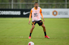 Bruno Melo no treino do Corinthians desta tera-feira