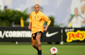 Fbio Santos no treino do Corinthians desta tera-feira