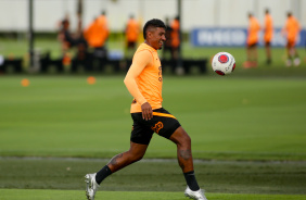 Paulinho no treino do Corinthians desta tera-feira