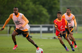 Raul Gustavo, Pedrinho e Bruno Melo no treino do Corinthians desta tera-feira