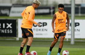 Rger Guedes e Du Queiroz no treino do Corinthians desta tera-feira