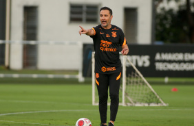 Vtor Pereira no treino do Corinthians nesta tera-feira
