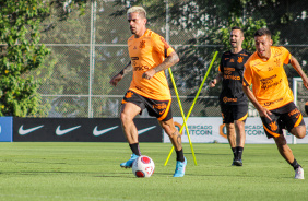 Fagner, Filipe Almeida e Gabriel Pereira no treino do Corinthians nesta quarta-feira