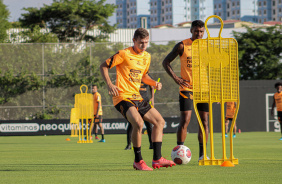 Lucas Piton, Paulinho e Willian no treino do Corinthians nesta quarta-feira